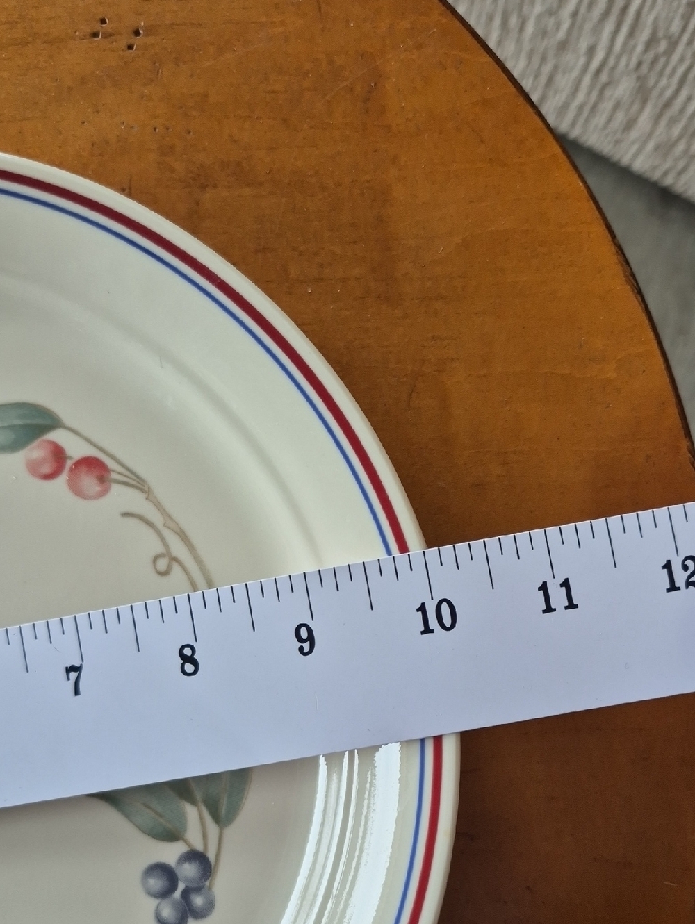 Corelle Set of 4 Abundance Fruit Dinner Plates in Cream with Blue and Green. - Picture 3 of 3